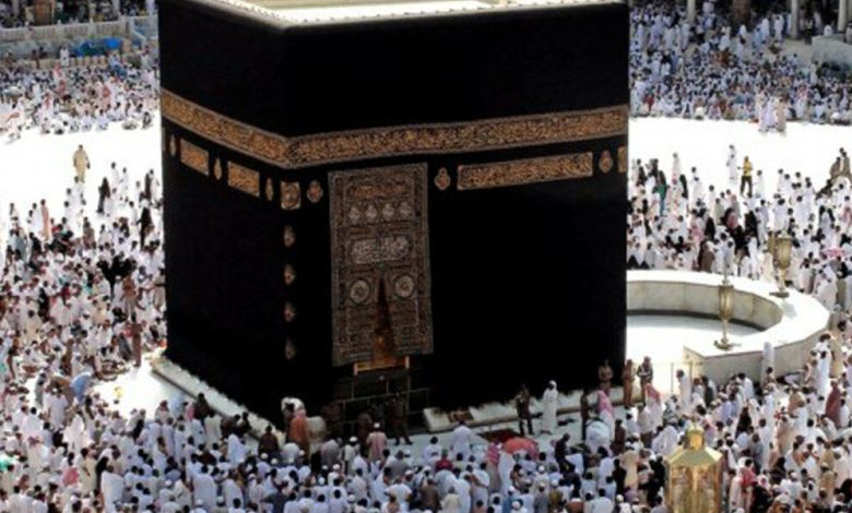 ما الذي يوجد داخل الكعبة