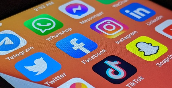 كيف تتعرف على أشخاص بالقرب منك