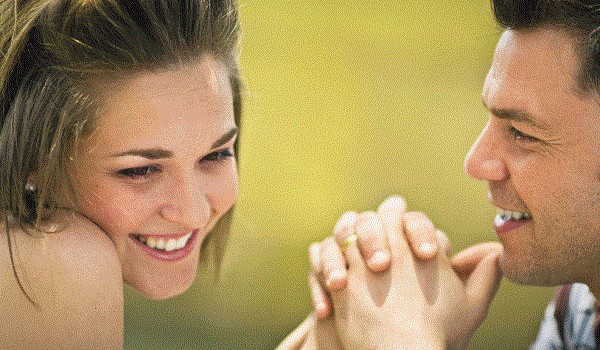 كيف تبدأ محادثة مع فتاة لا تعرفها