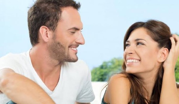 كيف تبدأ محادثة مع فتاة لا تعرفها