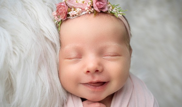 معنى اسم وانا