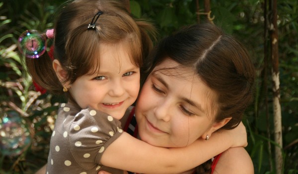 كلمات عن الاخت الحنونة