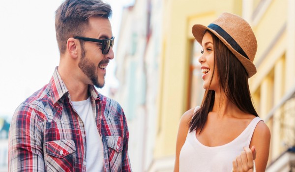 كيف تتكلم مع فتاة لأول مرة وماذا أقول؟