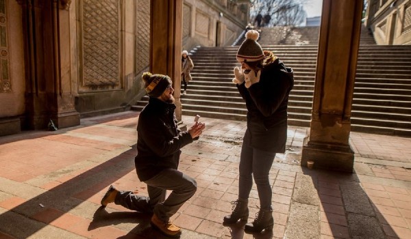 كيف تتعرف على فتاة في الطريق ؟