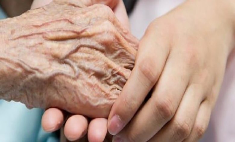 أجمل ما قيل في كبار السن