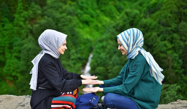 كلام عن الصديق