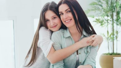 حالات عن الام وبنتها