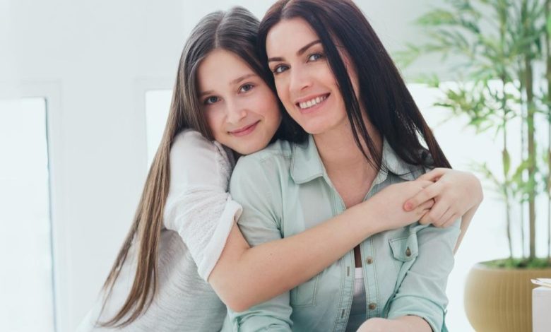 حالات عن الام وبنتها