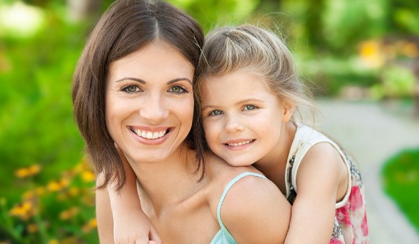 حالات عن الام وبنتها