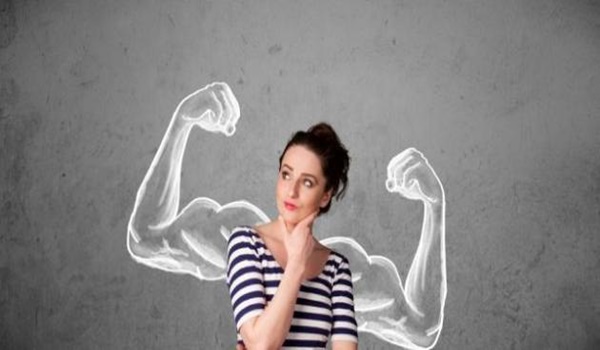 كيف أكون مختلفة عن الأخريات